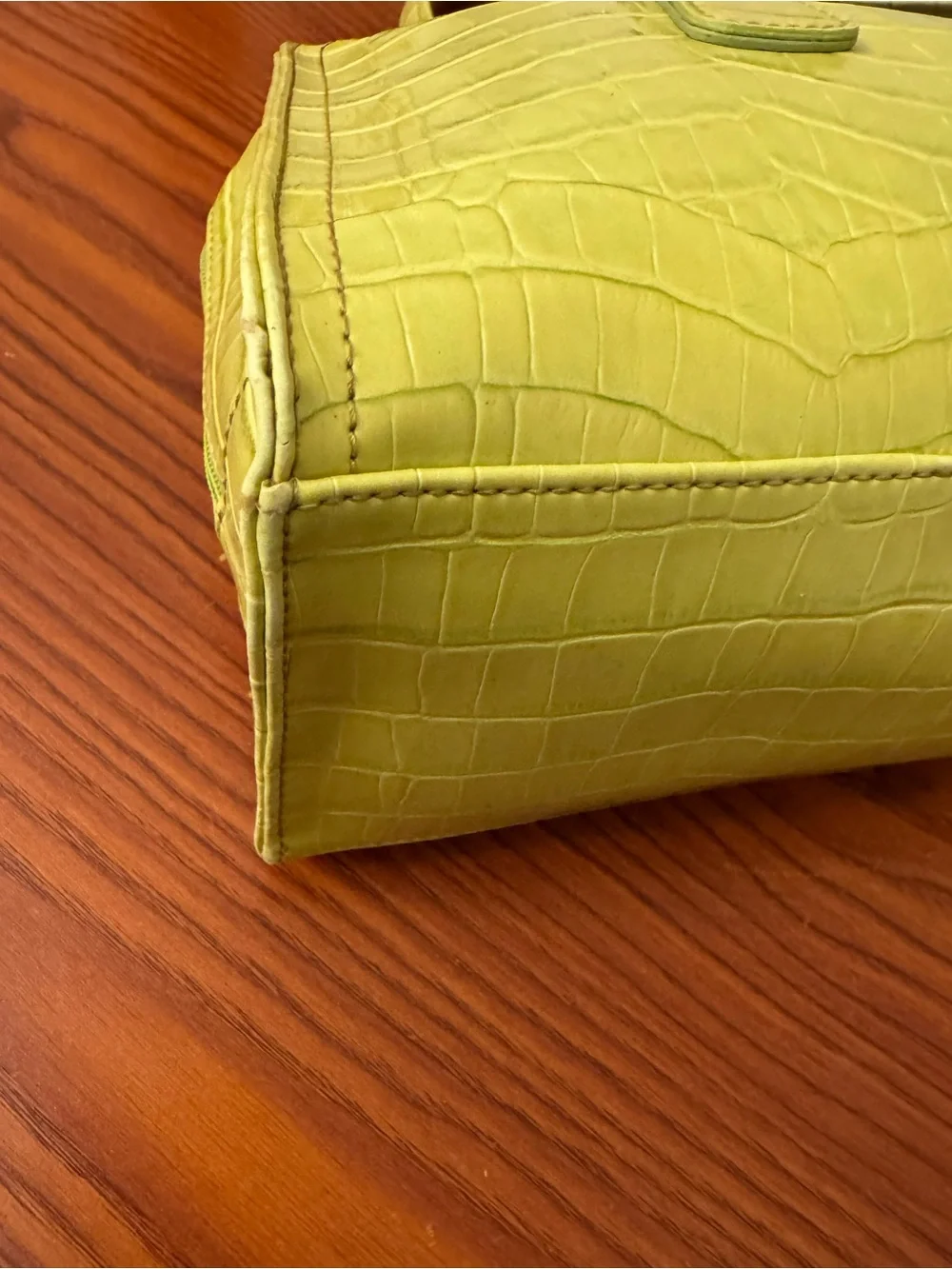 Vintage Guess Croc-Embossed Shoulder Bag in Lime